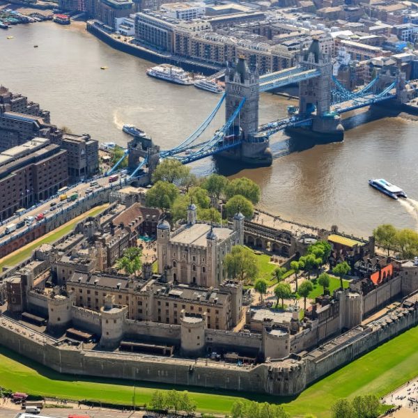 The Tower of London & See 30+ London Top Sights – Sightseeing and Tours Kanwal Malik Official a poet, novelist and a writer based in dubai 4