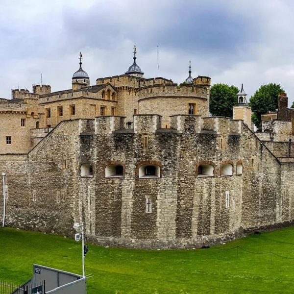 Tower of London and Crown Jewels Tickets – Top-Rated Attractions Kanwal Malik Official a poet, novelist and a writer based in dubai 4