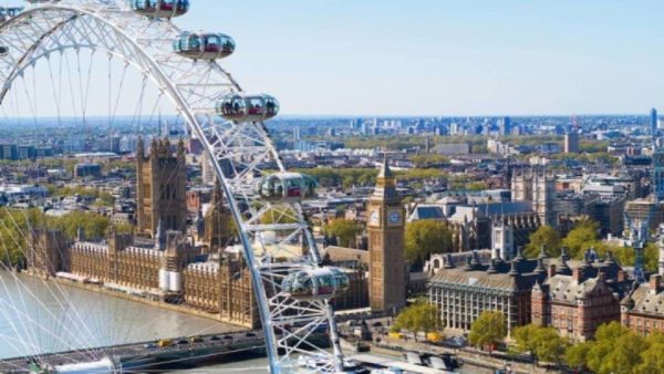 Half Day Panoramic Tour of London on Christmas Eve – Sightseeing and Tours Kanwal Malik Official a poet, novelist and a writer based in dubai 5