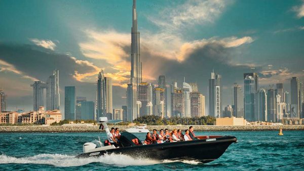 Luxury Speed Boat Tour by The Black Boats – Extreme sports & adrenaline activities Kanwal Malik Official a poet, novelist and a writer based in dubai 5